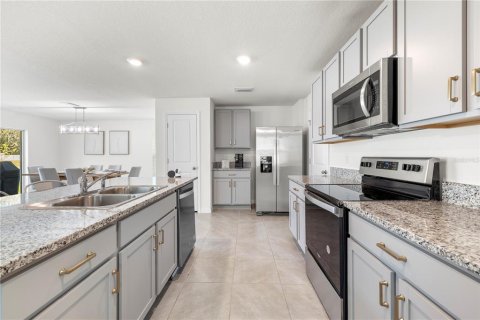 House in Zephyrhills, Florida 4 bedrooms, 214.14 sq.m. № 2094021 - photo 4