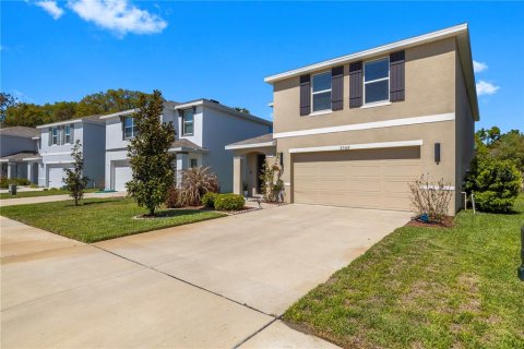 House in Zephyrhills, Florida 4 bedrooms, 214.14 sq.m. № 2094021 - photo 2