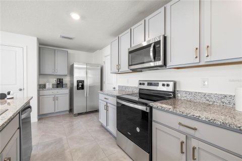 House in Zephyrhills, Florida 4 bedrooms, 214.14 sq.m. № 2094021 - photo 5