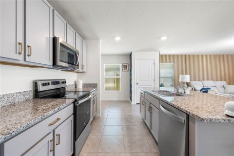 House in Zephyrhills, Florida 4 bedrooms, 214.14 sq.m. № 2094021 - photo 6