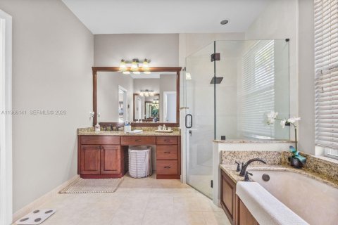 Villa ou maison à louer à Weston, Floride: 5 chambres, 320.14 m2 № 2027905 - photo 9