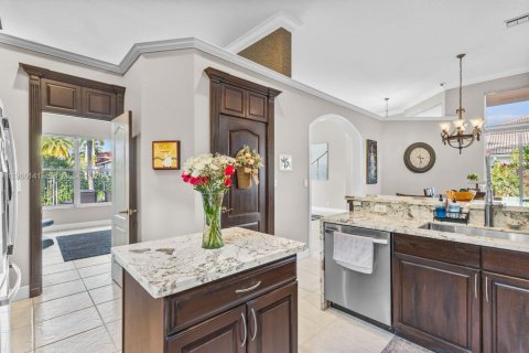 Villa ou maison à louer à Weston, Floride: 5 chambres, 320.14 m2 № 2027905 - photo 19