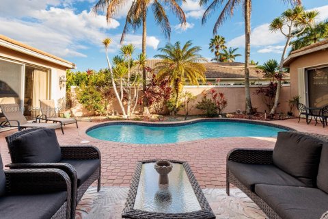 Villa ou maison à louer à Weston, Floride: 5 chambres, 320.14 m2 № 2027905 - photo 3