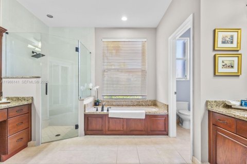 Villa ou maison à louer à Weston, Floride: 5 chambres, 320.14 m2 № 2027905 - photo 8