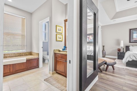 Villa ou maison à louer à Weston, Floride: 5 chambres, 320.14 m2 № 2027905 - photo 11