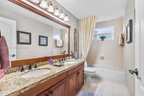 Villa ou maison à louer à Weston, Floride: 5 chambres, 320.14 m2 № 2027905 - photo 29