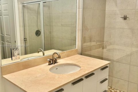 Condo in Hollywood, Florida, 2 bedrooms  № 2064987 - photo 19