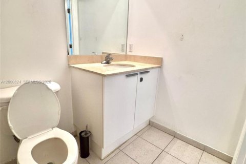 Condo in Hollywood, Florida, 2 bedrooms  № 2064987 - photo 21