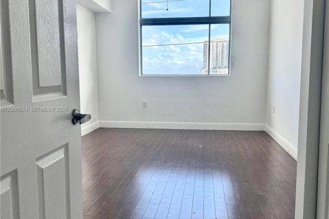 Condo in Hollywood, Florida, 2 bedrooms  № 2064987 - photo 8