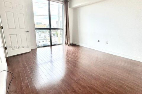 Condo in Hollywood, Florida, 2 bedrooms  № 2064987 - photo 15