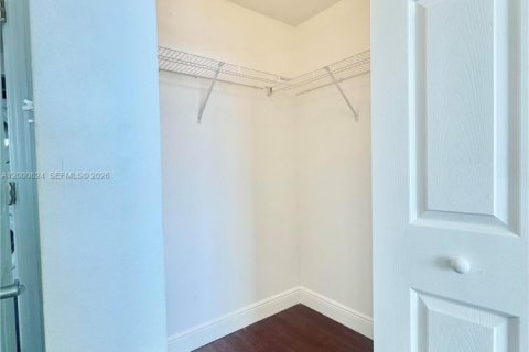 Condo in Hollywood, Florida, 2 bedrooms  № 2064987 - photo 11