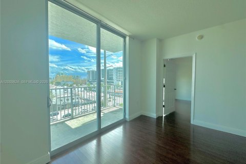 Condo in Hollywood, Florida, 2 bedrooms  № 2064987 - photo 6