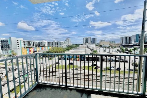 Condo in Hollywood, Florida, 2 bedrooms  № 2064987 - photo 3