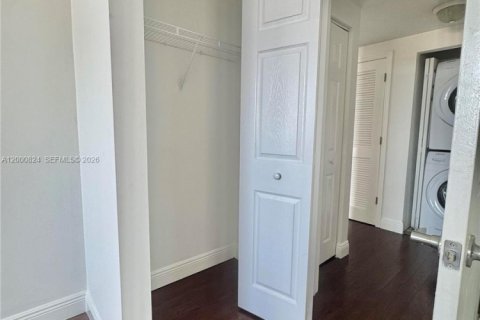 Condo in Hollywood, Florida, 2 bedrooms  № 2064987 - photo 12