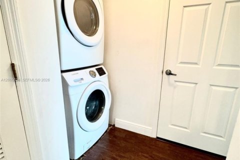 Condo in Hollywood, Florida, 2 bedrooms  № 2064987 - photo 14