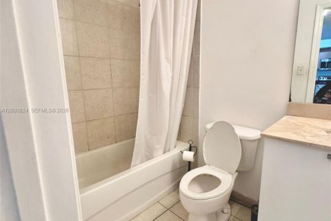 Condo in Hollywood, Florida, 2 bedrooms  № 2064987 - photo 22