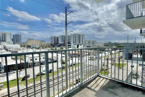 Condo in Hollywood, Florida, 2 bedrooms  № 2064987 - photo 2