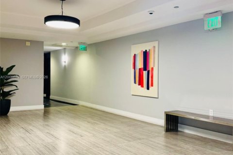 Condo in Hollywood, Florida, 2 bedrooms  № 2064987 - photo 27