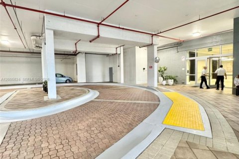 Condo in Hollywood, Florida, 2 bedrooms  № 2064987 - photo 23