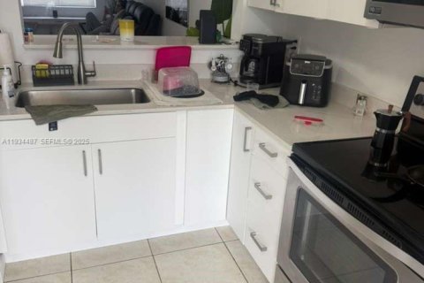 Снять в аренду кондоминиум в Хомстед, Флорида 2 спальни, 76.37м2, № 1992578 - фото 3