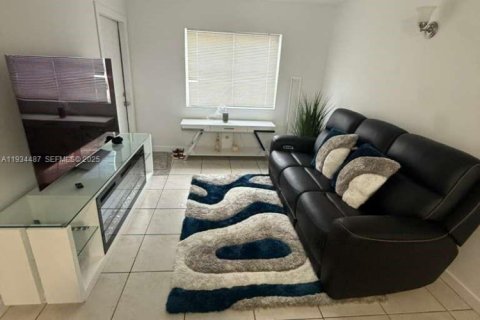 Снять в аренду кондоминиум в Хомстед, Флорида 2 спальни, 76.37м2, № 1992578 - фото 4