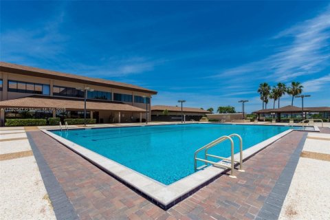 Condo in Pembroke Pines, Florida, 2 bedrooms  № 1699666 - photo 30