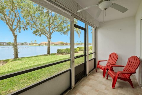 Condo in Pembroke Pines, Florida, 2 bedrooms  № 1699666 - photo 9