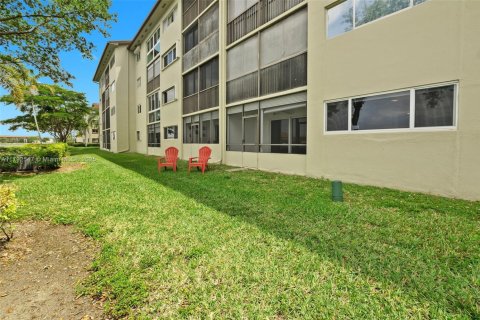 Condo in Pembroke Pines, Florida, 2 bedrooms  № 1699666 - photo 28