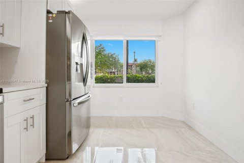 Condo in Pembroke Pines, Florida, 2 bedrooms  № 1699666 - photo 22