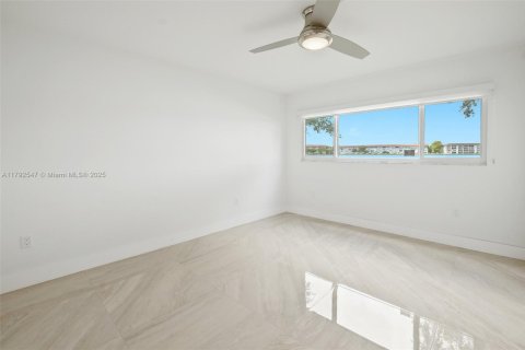 Condo in Pembroke Pines, Florida, 2 bedrooms  № 1699666 - photo 25