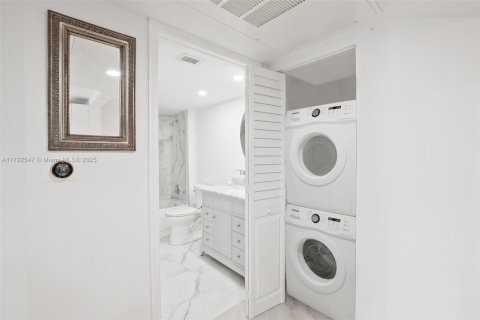 Condo in Pembroke Pines, Florida, 2 bedrooms  № 1699666 - photo 6