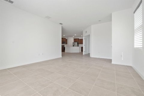Villa ou maison à louer à Wesley Chapel, Floride: 3 chambres, 147.99 m2 № 2110966 - photo 8