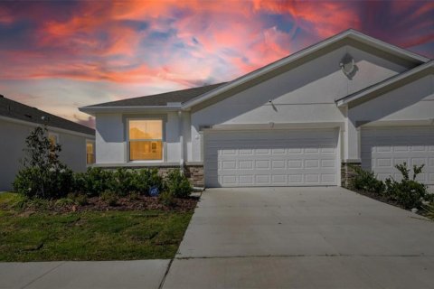 Villa ou maison à louer à Wesley Chapel, Floride: 3 chambres, 147.99 m2 № 2110966 - photo 2