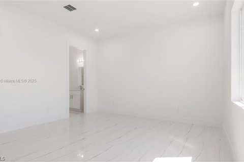 House in Lehigh Acres, Florida 3 bedrooms, 116.13 sq.m. № 1730303 - photo 18