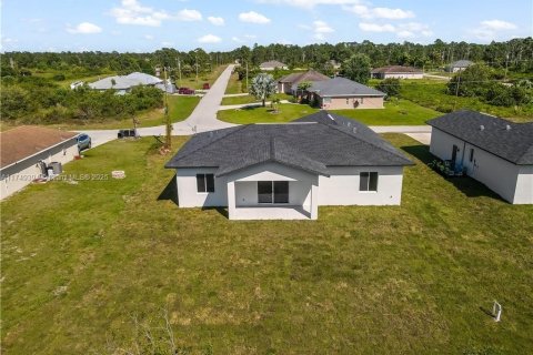 House in Lehigh Acres, Florida 3 bedrooms, 116.13 sq.m. № 1730303 - photo 23