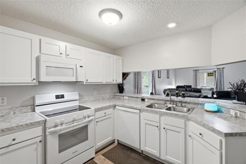 Villa ou maison à vendre à Tampa, Floride: 5 chambres, 173.91 m2 № 2321470 - photo 7