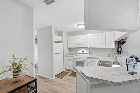 Villa ou maison à vendre à Tampa, Floride: 5 chambres, 173.91 m2 № 2321470 - photo 6
