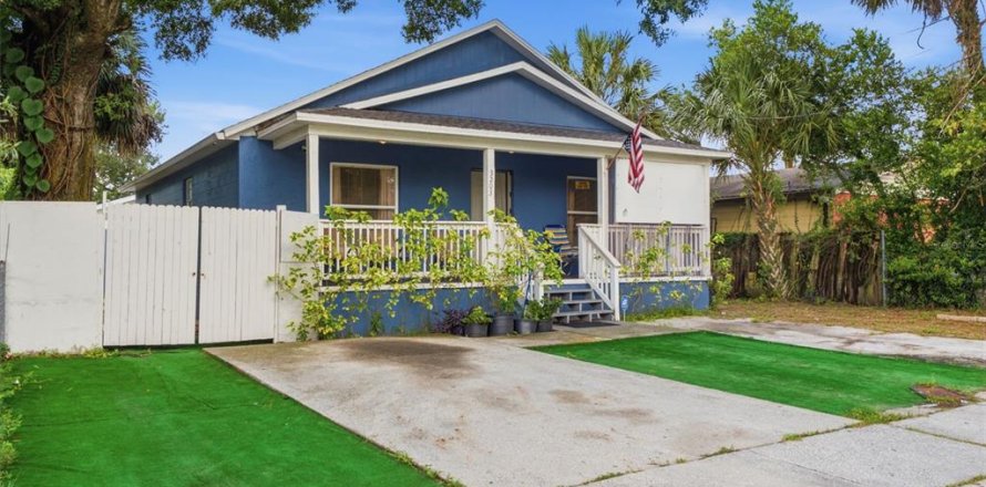 Villa ou maison à Tampa, Floride 5 chambres, 173.91 m2 № 2321470