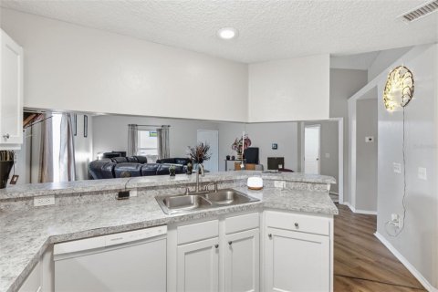 Villa ou maison à vendre à Tampa, Floride: 5 chambres, 173.91 m2 № 2321470 - photo 8