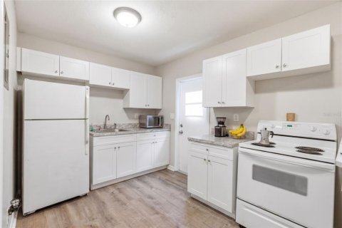 Villa ou maison à vendre à Tampa, Floride: 5 chambres, 173.91 m2 № 2321470 - photo 23