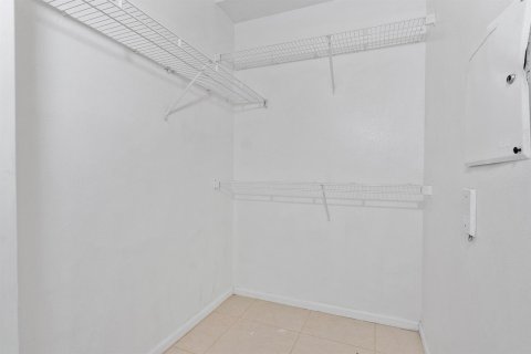 Condominio en alquiler en Fort Lauderdale, Florida, 2 dormitorios, 117.99 m2 № 2193370 - foto 24