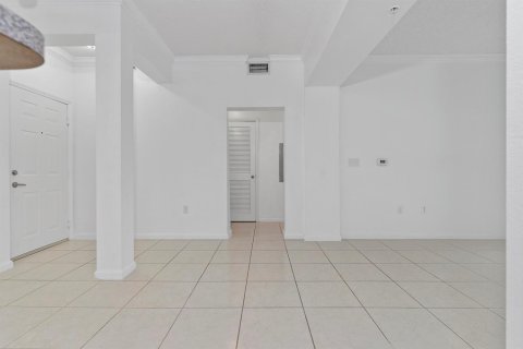 Condominio en alquiler en Fort Lauderdale, Florida, 2 dormitorios, 117.99 m2 № 2193370 - foto 16