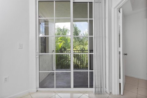 Condominio en alquiler en Fort Lauderdale, Florida, 2 dormitorios, 117.99 m2 № 2193370 - foto 19