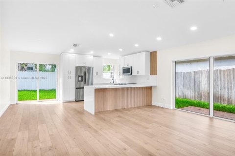 Casa en venta en Plantation, Florida, 3 dormitorios, 134.89 m2 № 1825590 - foto 1