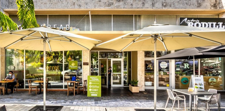 Propiedad comercial en Coral Gables, Florida № 2158453
