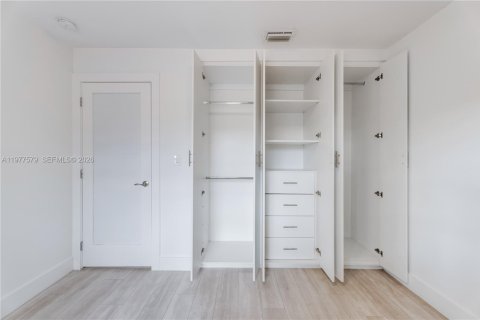 Купить виллу или дом в Майами, Флорида 4 спальни, 232.07м2, № 2050578 - фото 10