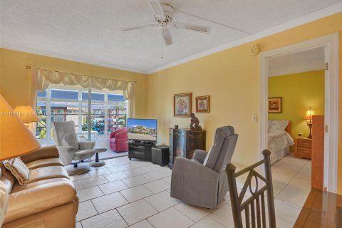 Condo in Lauderdale Lakes, Florida, 1 bedroom  № 1688704 - photo 14