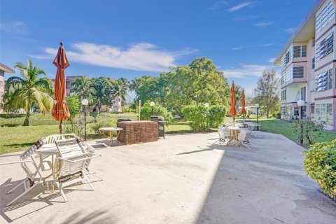Condo in Lauderdale Lakes, Florida, 1 bedroom  № 1688704 - photo 21