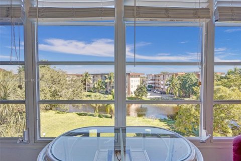 Condo in Lauderdale Lakes, Florida, 1 bedroom  № 1688704 - photo 2