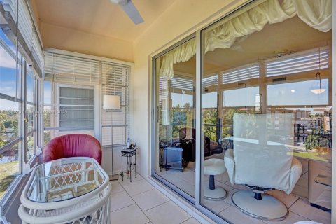 Condo in Lauderdale Lakes, Florida, 1 bedroom  № 1688704 - photo 5
